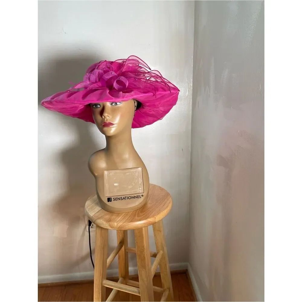 Elegant Fuschia Wide-Brim Fascinator Decorative Women’s Hat